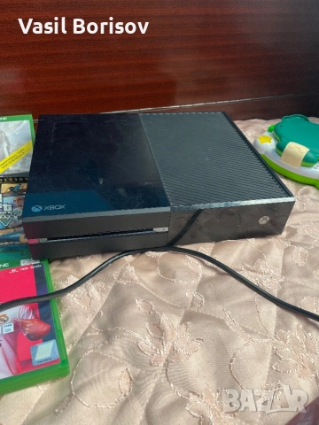 Xbox one със 2 жоистика и 8 игри + пс 3 работят без забелешка