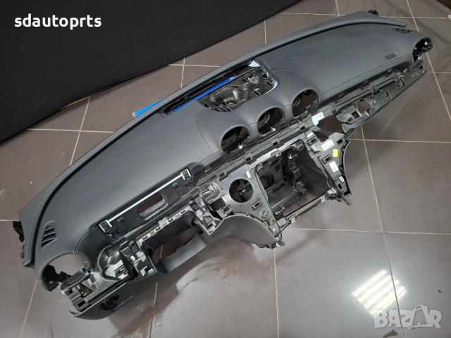 Ново Кожено Табло с Сив шев Mercedes W206 AMG без HUD, снимка 3 - Части - 53896791