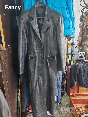 Дълго дамско кожено манто