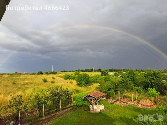 Собственик продава двуетажна масивна къща с три самостоятелни парцела и разработен бизнес , снимка 2 - Къщи - 52621406