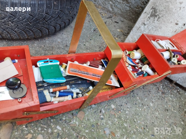 Немска кутия със конци и принадлежностис, снимка 3 - Антикварни и старинни предмети - 53874212