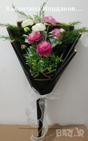 букети с божур и полски цветя 