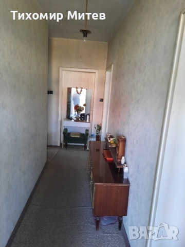 Продавам двуетажна къща с 2 гаража и допълнителни постройки, снимка 9 - Къщи - 51523131