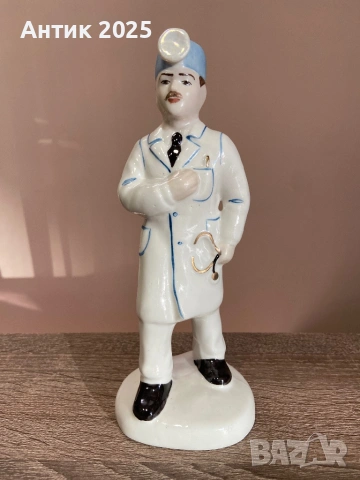 Винтидж порцеланова статуетка „Лекар“, Коростенски порцеланов завод, СССР