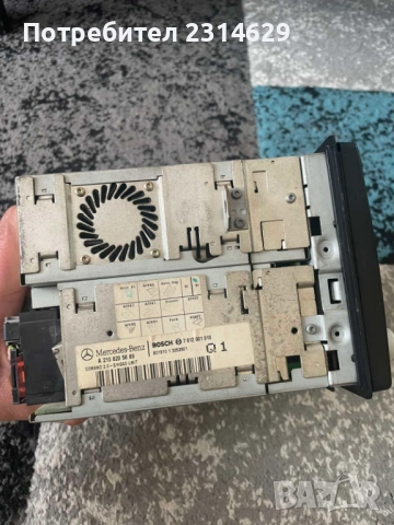 Оригинален Mercedes-Benz „COMMAND 2.0“ / Head Unit / A 210 820 56 89, снимка 5 - Части - 51935289