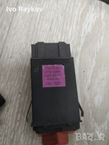 Бутон аварийни Audi A6 C5 Реле аварийни 4B0941509C, снимка 2 - Части - 52311233