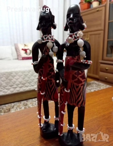 Две изключителни дървени статуетки