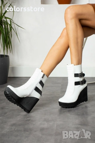Боти на платформа - бяла кожа с черно ходило - B2001