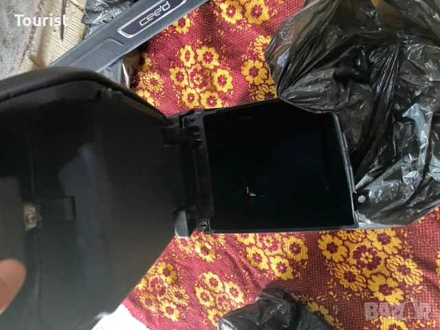 Конзола подлакатник kia ceed, снимка 3 - Части - 53394695