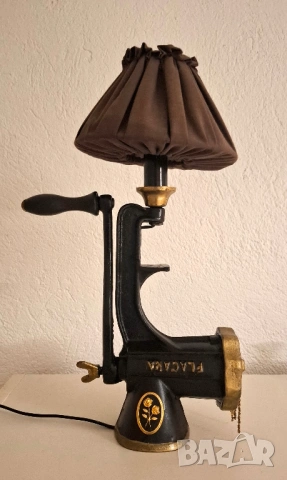 Бутикова Настолна Лампа в индустриален стил, снимка 3 - Настолни лампи - 53488369