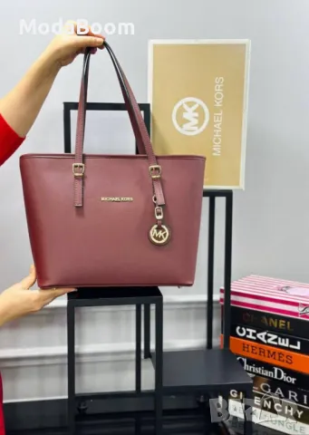 Michael Kors дамски чанти Различни цветове , снимка 1 - Чанти - 48885615