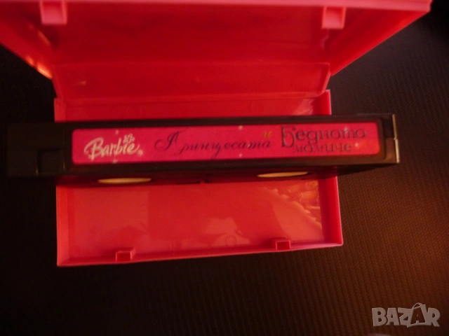 Барби Принцесата и бедното момиче VHS филм Barbie коте куче приказка забавна мюзикъл принц заговор, снимка 3 - Анимации - 53078240