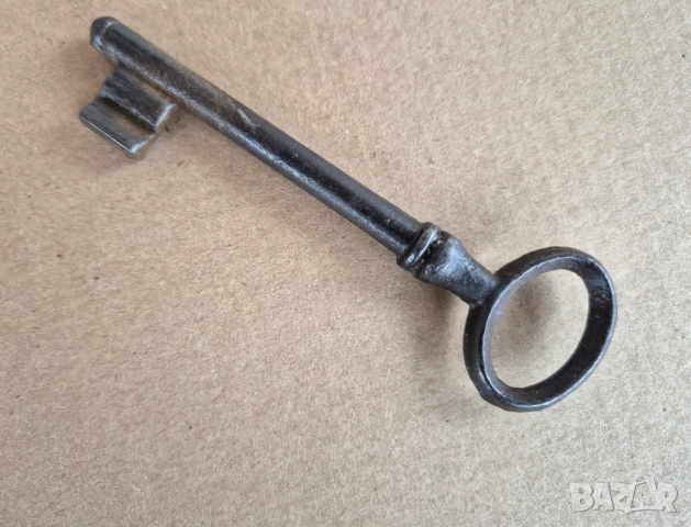 Стар ключ - голям за брава 2