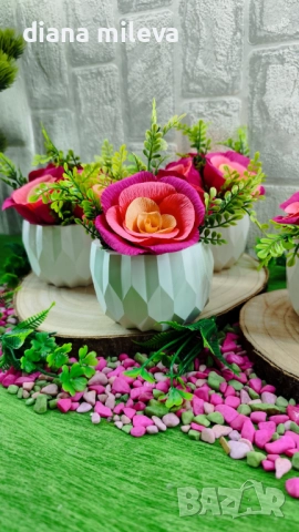 Гипсокерамични кашпи с рози от креп хартия!!, снимка 10 - Декорация за дома - 51630322