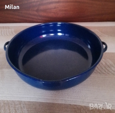 Тава емайлирана 40 cm. с дръжки и чучур за изливане