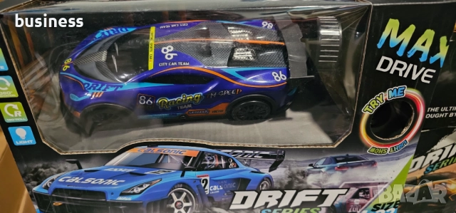 Дрифт кола с мащаб 1:22, LED светлини, батерия на колата: 3.7V 500mAh, време за каране 20 минути и д, снимка 2 - Коли, камиони, мотори, писти - 52548342