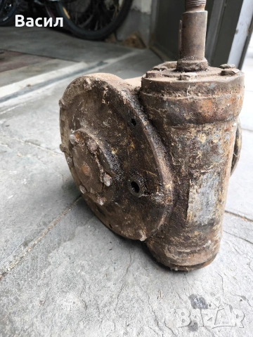 Продавам мощен индустриален редуктор (ЗММ „Модул“ - гр. Бяла), снимка 7 - Електродвигатели - 53974404