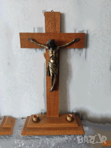 Голям стар дървен кръст с бронзова фигура(30/55)и медна икона дървена рамка Разпятие Христово(30/21 , снимка 3 - Антикварни и старинни предмети - 54041943
