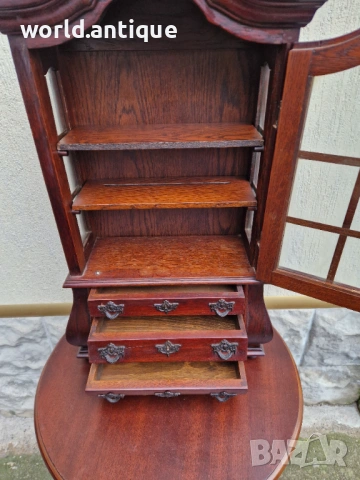 Уникална антикварна английска дървена витринка с чекмеджета махагон, снимка 7 - Антикварни и старинни предмети - 53063039