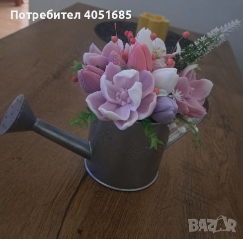 Лейка с глицеринови цветя , снимка 1 - Декорация за дома - 45914131