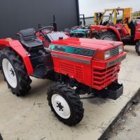 трактор кубота, снимка 1 - Селскостопанска техника - 45665404