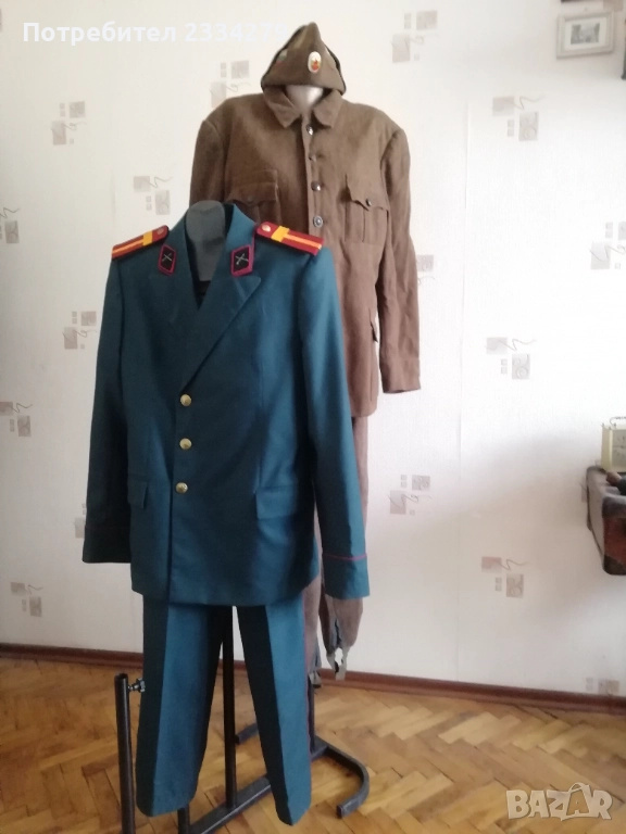 Стари военни униформи: парадна и бойна. , снимка 1