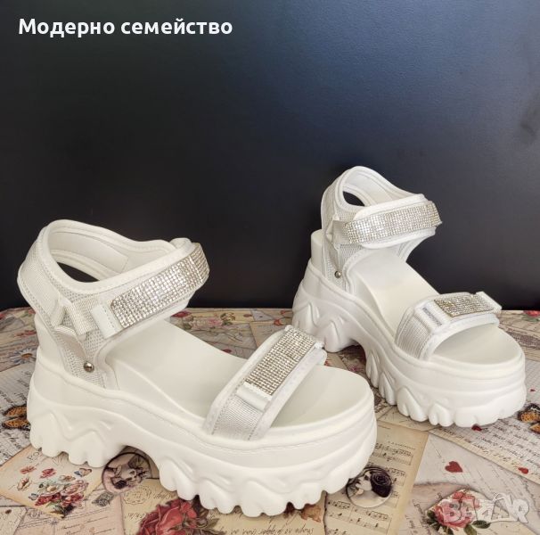 Дамски бели сандали на платформа , снимка 1