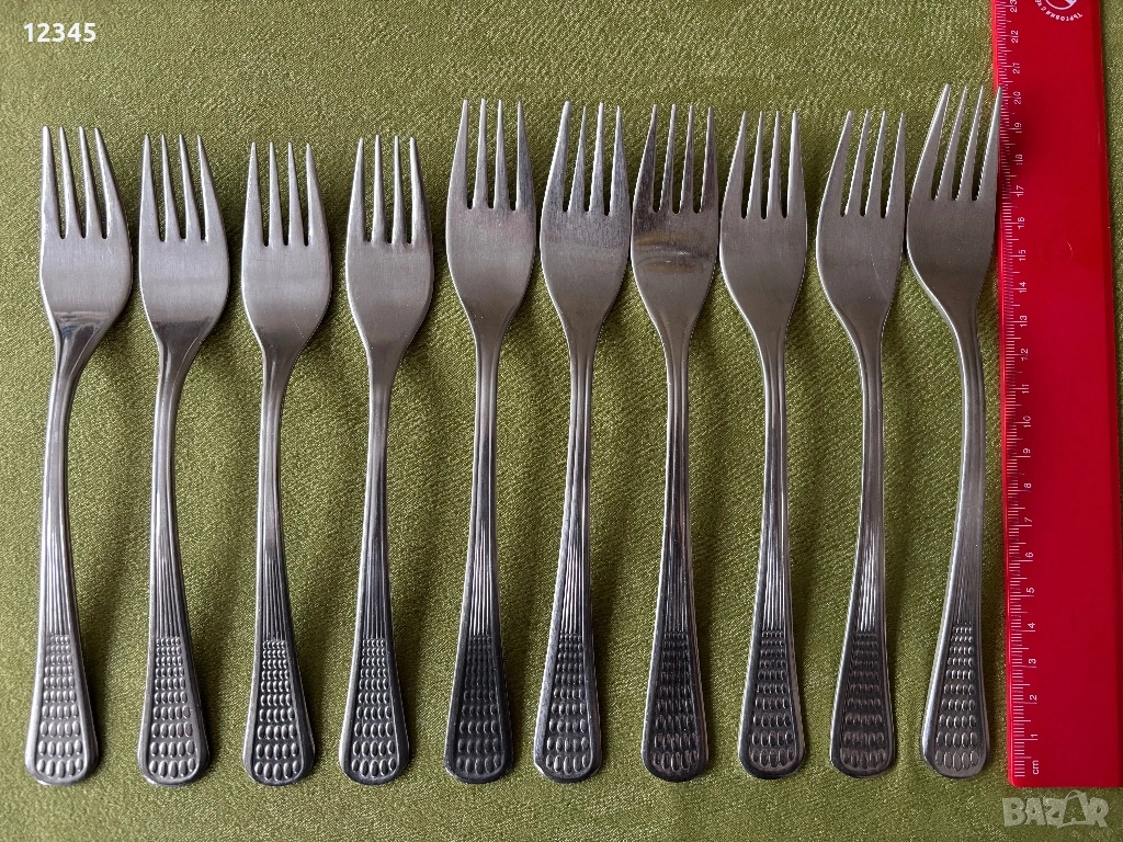 Продавам прибори за хранене, тава, черпак, белачка, щипка, кухненска ножица, стойка за хартия, снимка 1