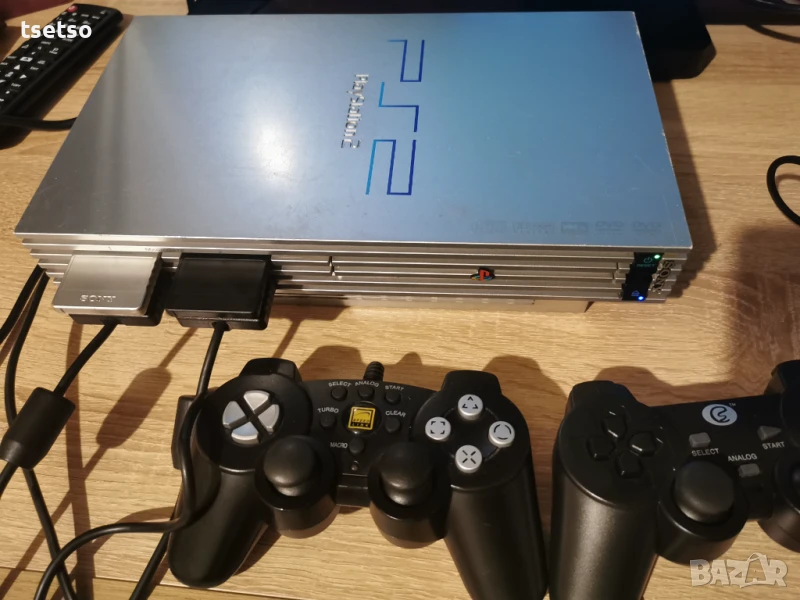 Спешно Playstation 2 Fat с два джойстика и 2 карти памет, снимка 1