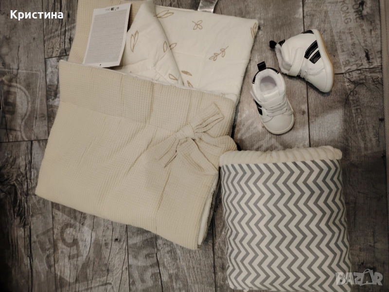 Комплект - порт бебе, възглавница за кърмене, обувчици , снимка 1