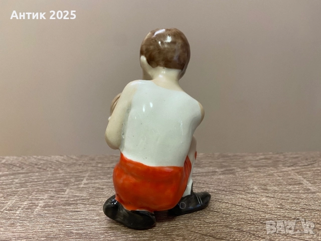 Статуетка „Млад футболист“. Порцелан. СССР. Полонски ЗХК., снимка 4 - Антикварни и старинни предмети - 52469538