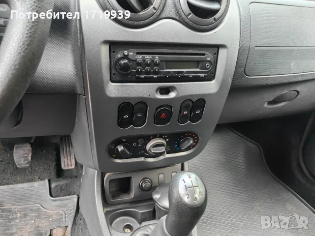 Dacia Duster 1.6 i Газ/Клима, снимка 12 - Автомобили и джипове - 39703739