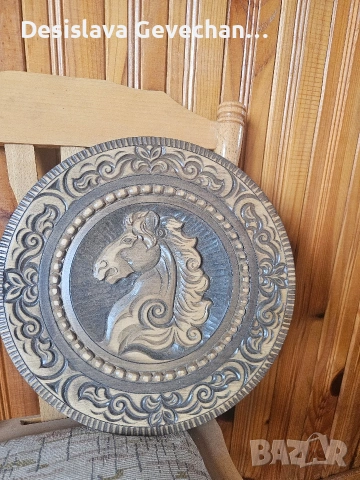 Кръгла Дърворезба „Жребец“