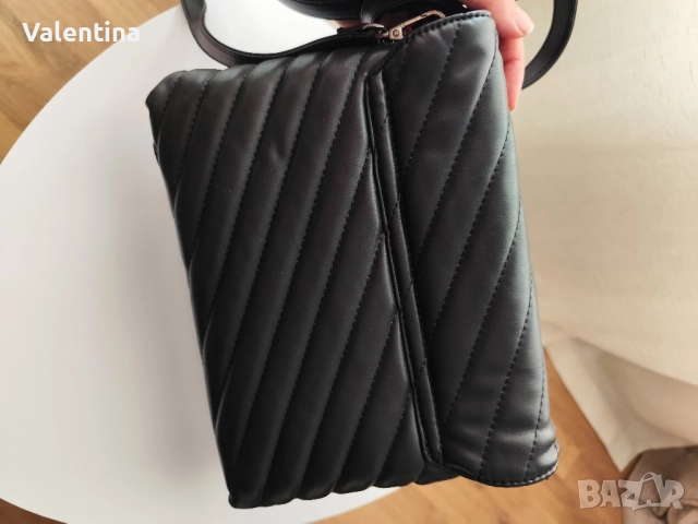 Черна дамска чанта кожена, снимка 5 - Чанти - 51609136