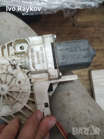 Електромотор за стъклоподемник за Audi A4 Avant B8 , 8K0 959 812 A, снимка 3 - Части - 51208679