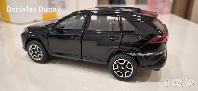 Toyota RAV4 1:32 с отваряеми врати, капак, светещи фарове и стопове, снимка 12 - Коли, камиони, мотори, писти - 51210868