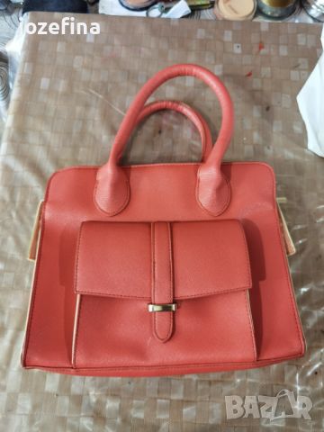 Дамска чанта в бонбонен цвят, снимка 1 - Чанти - 46352311