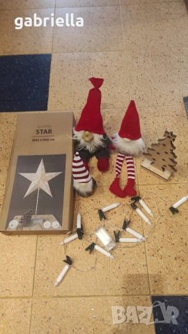 Различни коледни играчки