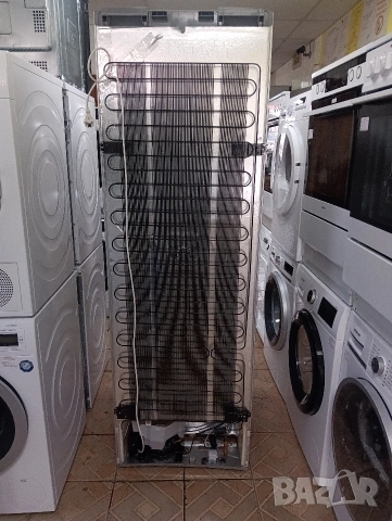 Иноксов комбиниран хладилник с фризер Liebherr с 2 години гаранция!, снимка 9 - Хладилници - 53039543