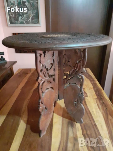 Стара  масичка дърворезба с инкрустации от седеф, снимка 2 - Антикварни и старинни предмети - 50999072