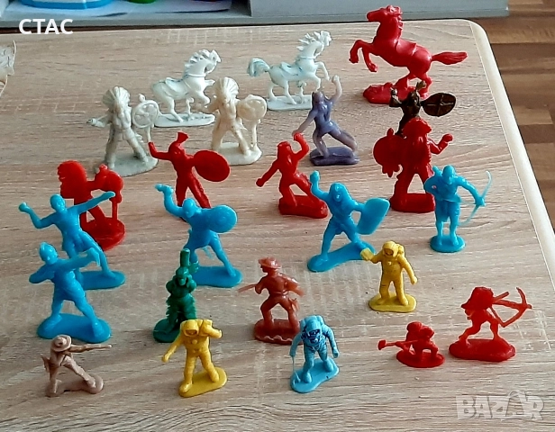 Малки фигурки от шоколадови яйца и войници от 80-90те години,Две малки слончета за здраве и късмет, снимка 3 - Декорация за дома - 51873329