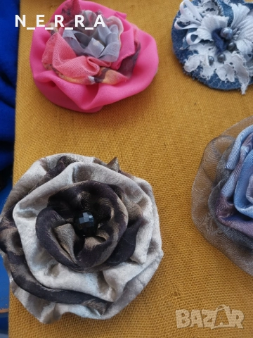 Дизайнерски брошки от плат, снимка 2 - Други - 51793616