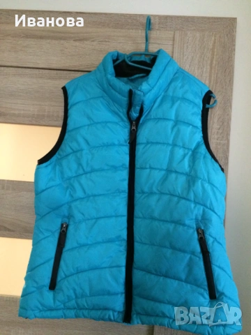 Топъл син елек.