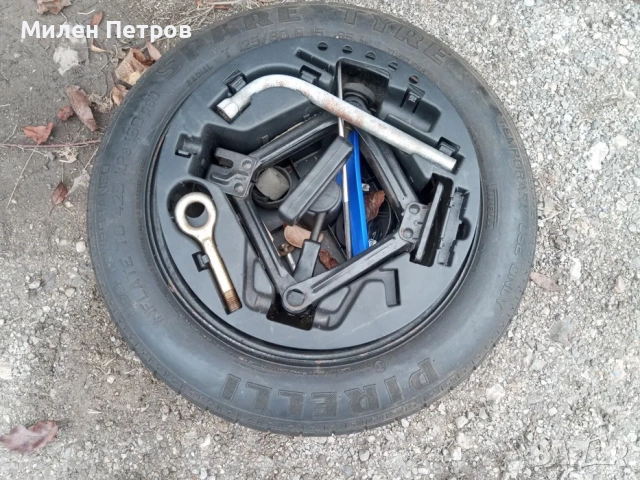 Авариен комплект , крик , ключ резервна гума патерица алфа ромео alfa
