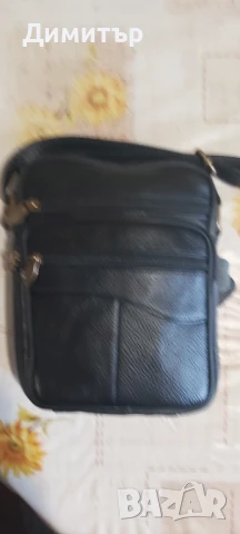 Продавам мъжка черна чанта от естествена кожа с пет отделения с цип , снимка 3 - Чанти - 50683710