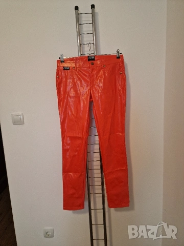 Страхотни дамски панталони VERSACE JEANS COUTURE размер 31 , снимка 7 - Панталони - 53574584