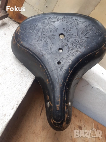 Стара кожена седалка за колело велосипед