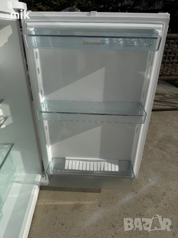 Малък хладилник Миеле с камера , снимка 3 - Хладилници - 51615060