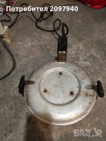 Стара електрическа тенджера 