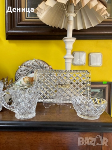 Бохемски  кристален сервиз .  Включва кана за сметана/ мляко, захарница и поднос. Отличителен диаман, снимка 3 - Други - 52655735